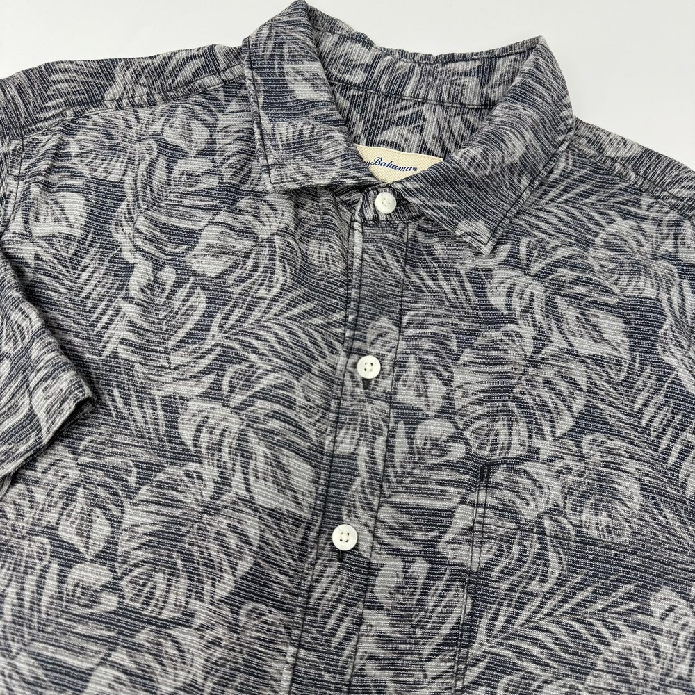 Tommy Bahama Shirt Mens Medium Gray Floral Hawaiian Short Sleeve Button Up